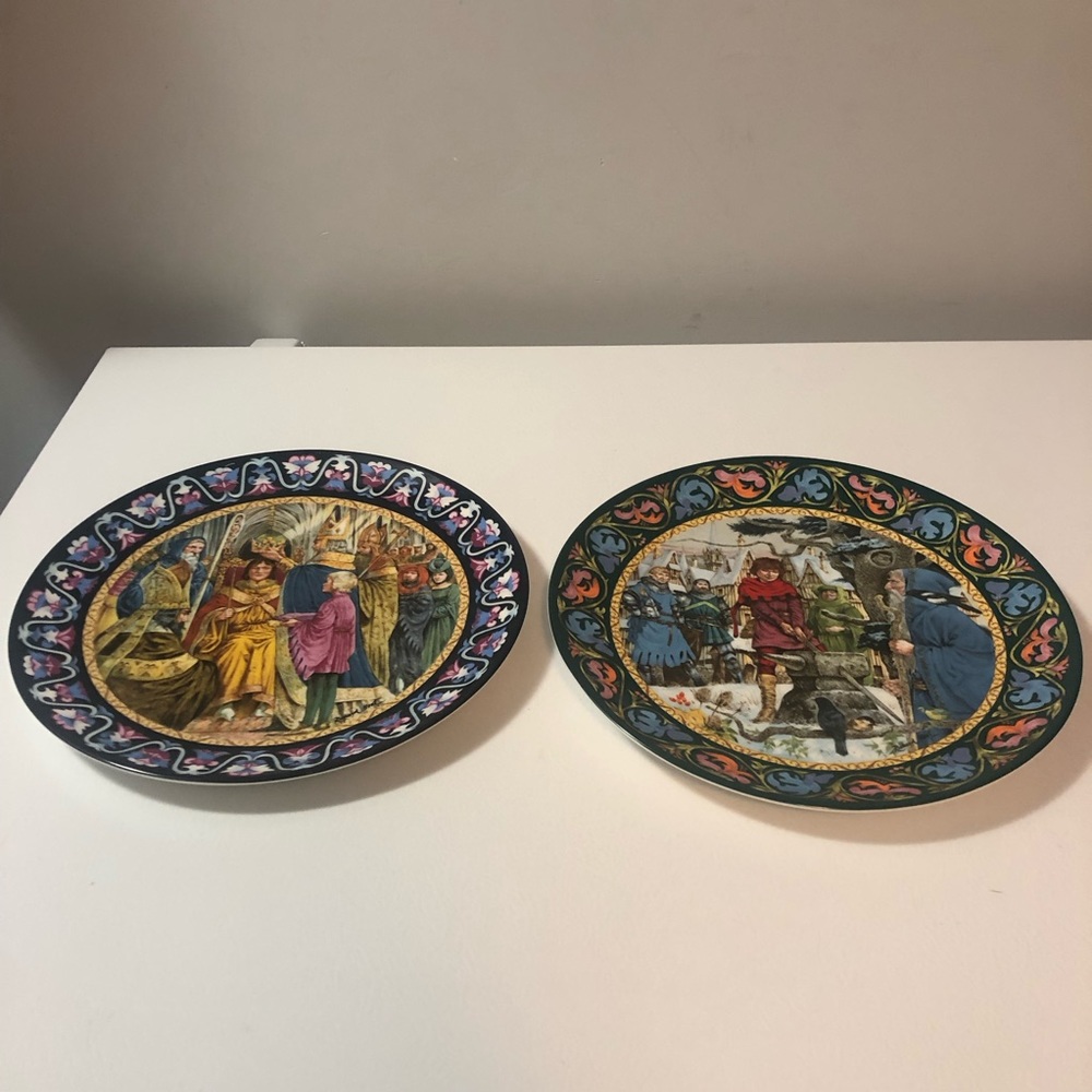 1986 Wedgwood King Arthur Decorative Plates 1& 2 Draws The Sword & Crowned King